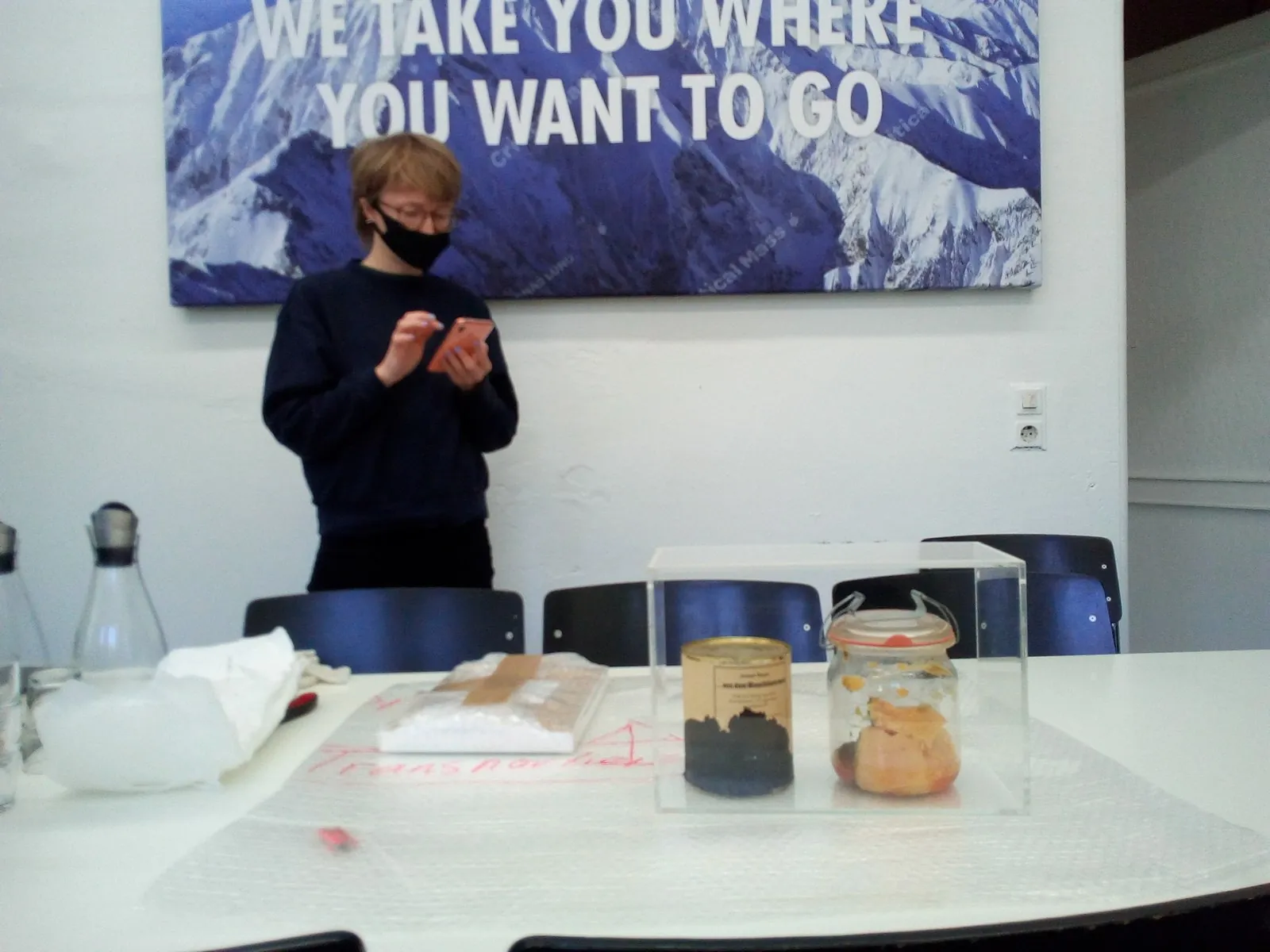 Besucher in der Ausstellung