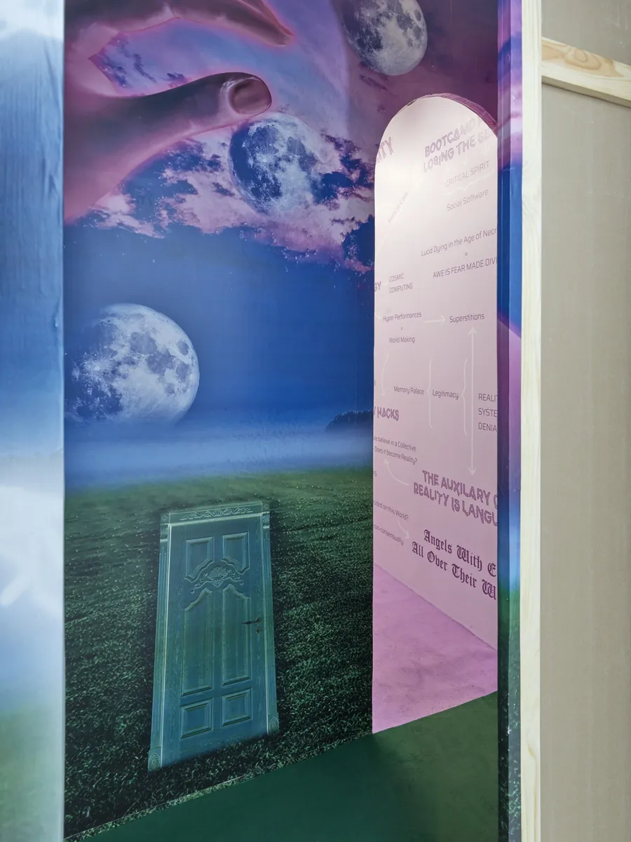 Installationsansicht im Hochformat
