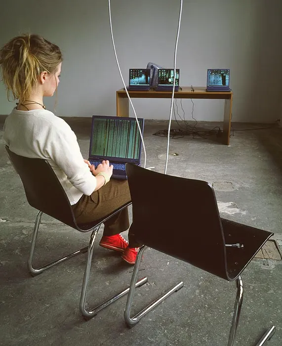 Install.exe im Büro Friedrich, Berlin – Ansicht 7